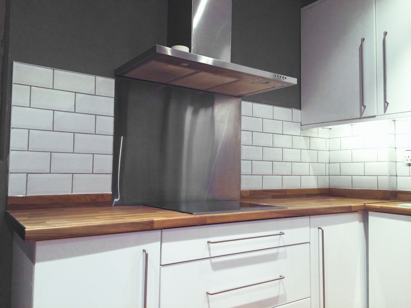 Kitchen splashback tiling installation