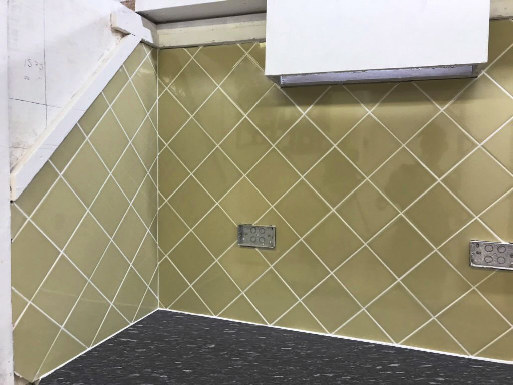 Wraparound splashback tiling detail